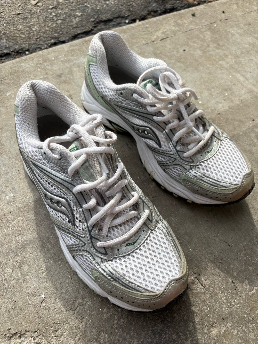 Vintage Saucony Grey and Green Running Shoes